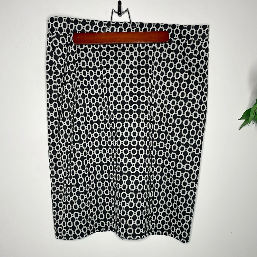 Lyse Spenard Black and White Knee-Length Pencil Skirt